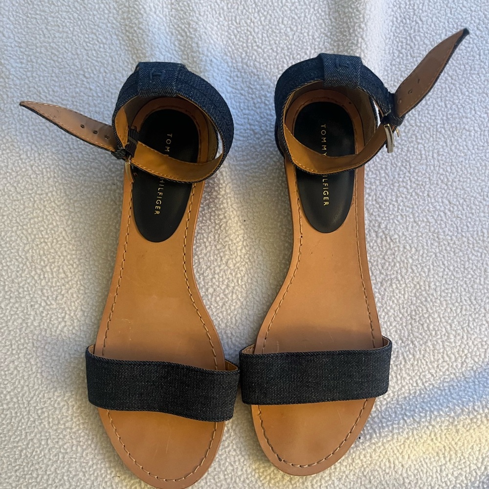 Tommy Hilfiger Women's Black and Tan Sandals